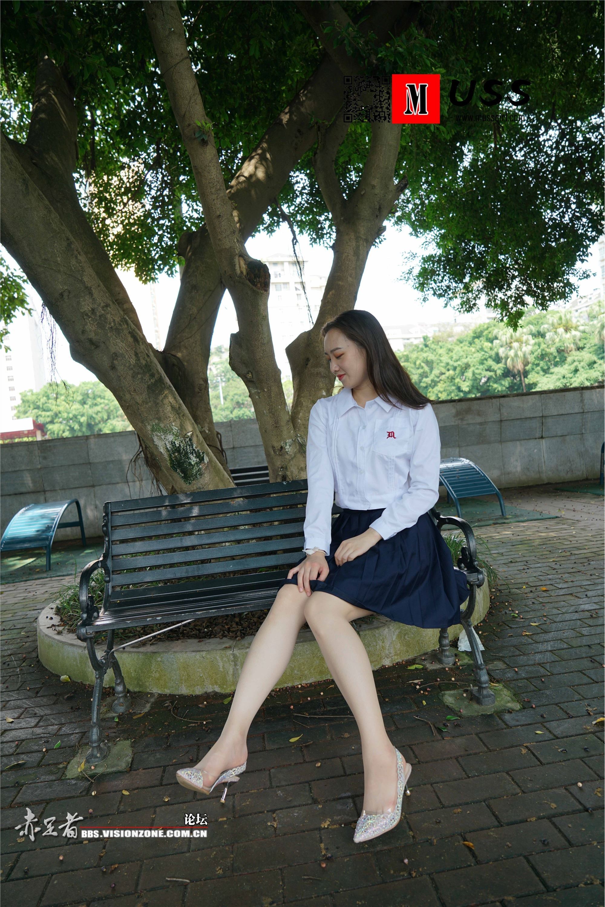 MussGirl慕丝女郎  NO.073 美女老师红红的超薄丝袜嫩足